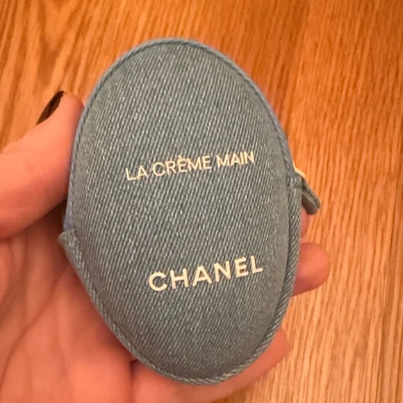 CHANEL Denim La Crème Main Oval Pouch - Blue - Picture 4 of 4